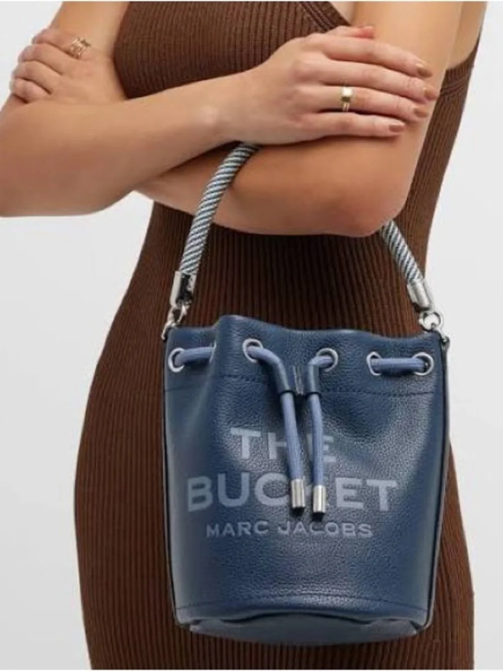 Marc Jacobs The Learher Bucket Bag - Picture 12 of 16
